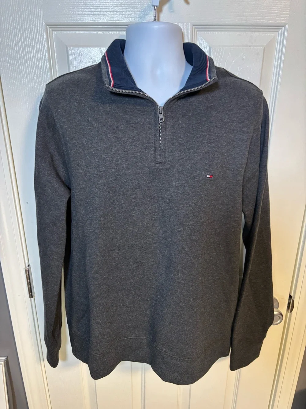 Tommy Hilfiger Men’s Charcoal Quarter-Zip Pullover Sweatshirt size M